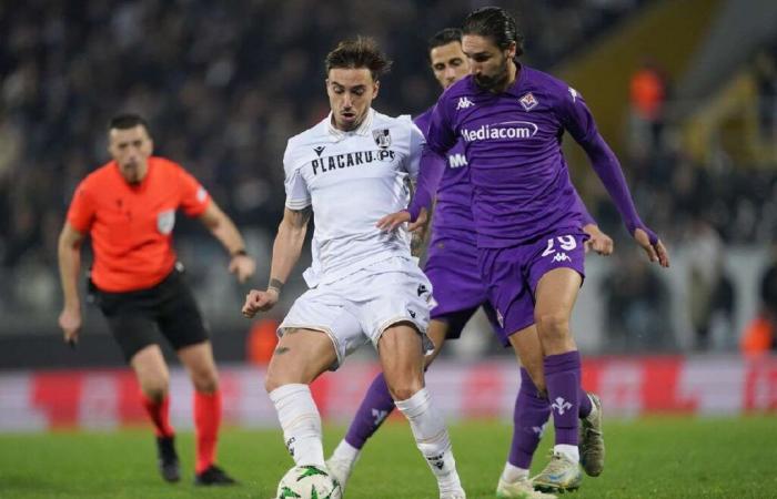 La Fiorentina encuentra el empate tardío para negarle a Vitoria Guimaraes la sorprendente victoria en la Liga de Conferencia