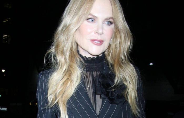 Nicole Kidman vestida con traje y blusa transparente se mete en la piel de una CEO