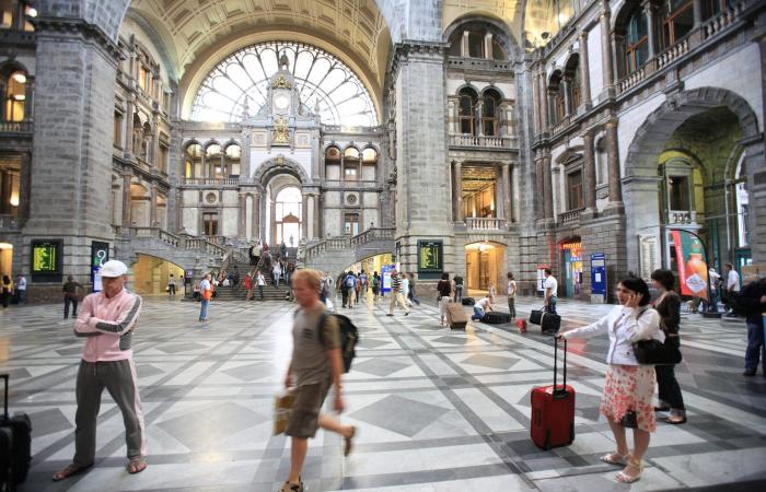 Mons, Liège-Guillemins, Charleroi: renovaciones espectaculares de las estaciones, pero ¿a qué precio?