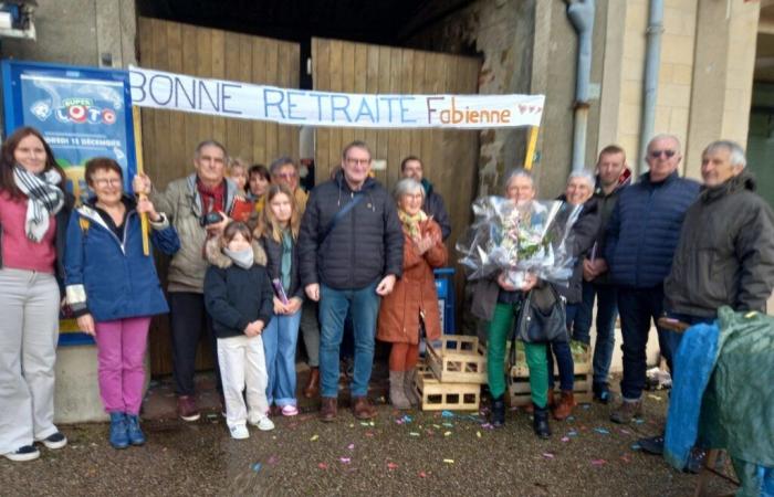 Después de 43 años en la Casa de la Prensa de este municipio de Cotentin, Fabienne cuelga