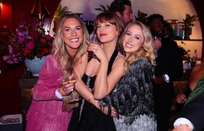 ¡Vea la fiesta de Taylor Swift con Travis Kelce y Brittany Mahomes en una fiesta temática de “Eras”!