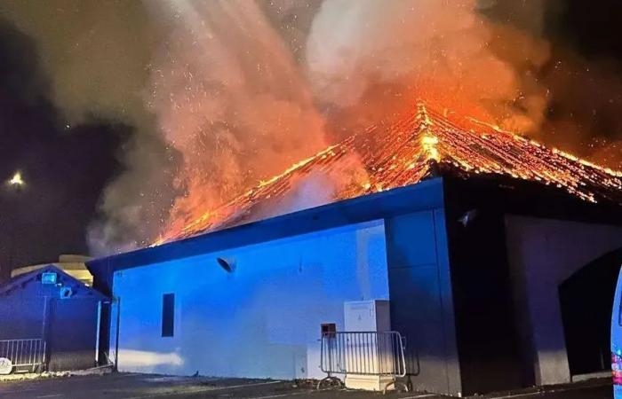 Beaune – Incendio en la discoteca Copacabana: el techo completamente destruido