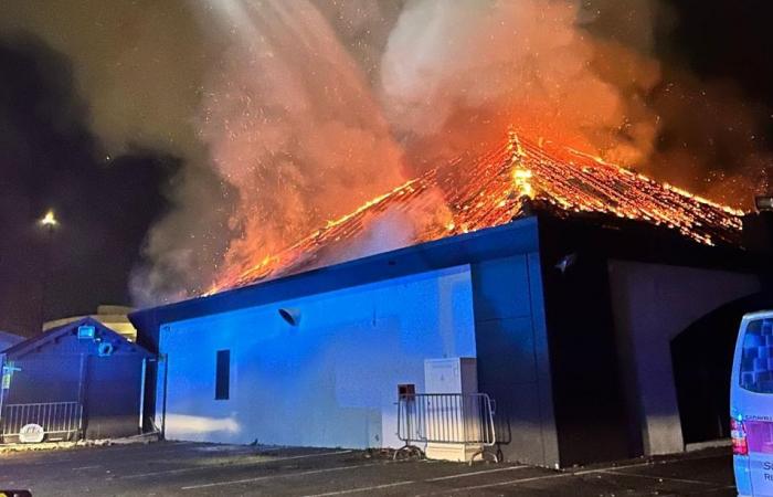 Zona hotelera de Beaune: el techo del Copacabana arrasado por las llamas