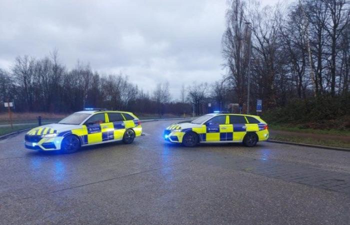 Un paquete sospechoso cerca de la aldea de Maasmechelen resulta ser una falsa alarma: el ejército deja accidentalmente un explosivo falso después de un ejercicio (nacional)