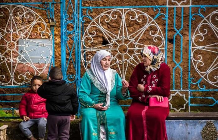 ¿Cuántos consideran el amazigh como su lengua materna en Marruecos y dónde viven?