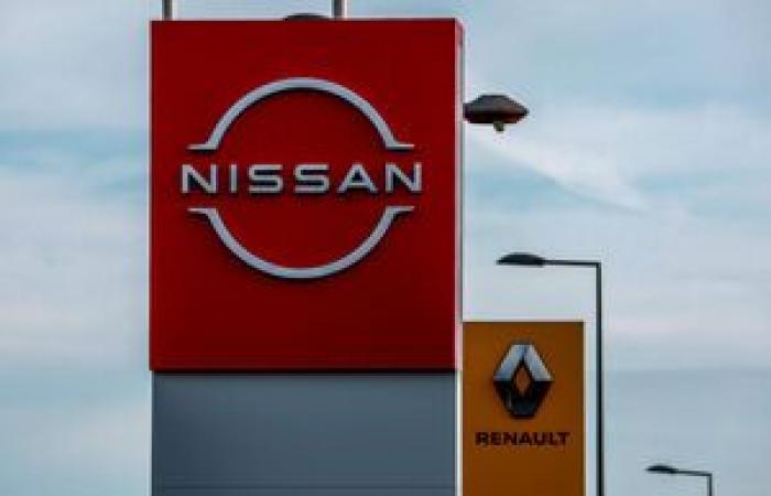 Ejecutivo de Foxconn en Francia discutirá la compra de participación en Nissan a Renault, dice agencia de noticias