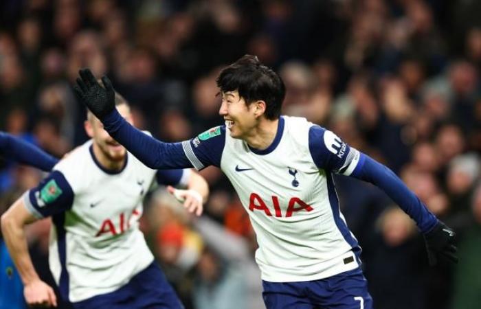 El Tottenham se asusta con su portero pero vence al Manchester United en la Copa de la Liga