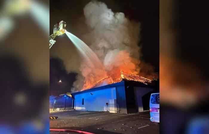 Beaune. Impresionante incendio destruye el techo de una discoteca