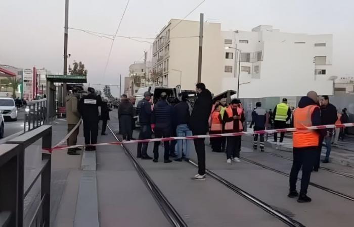 Revisión web. Casablanca: un camionero pierde el control de su vehículo, provocando la muerte de 3 personas en una estación de tranvía