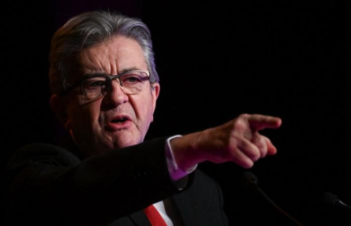 Jean-Luc Mélenchon acusa a Emmanuel Macron y François Bayrou