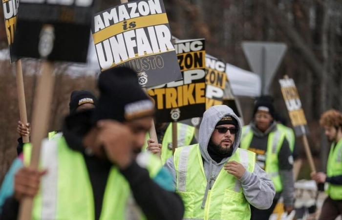 Miles de trabajadores de Amazon en Estados Unidos y Alemania en huelga justo antes de Navidad – rts.ch