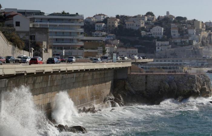 Marsella. Activada la alerta meteorológica, llegan impresionantes ráfagas de viento