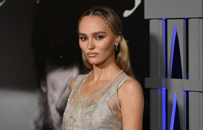 Lily-Rose Depp interpreta a la profesora de francés junto a Jimmy Fallon y revela su expresión favorita