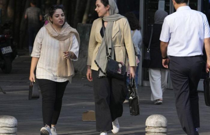 Irán: suspensión del proceso de implementación de reformas más estrictas sobre el uso del hijab