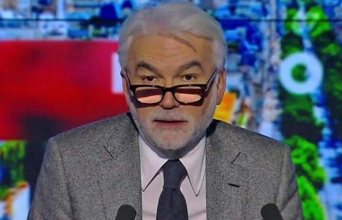 L’Heure des Pros: Incidente en vivo, Pascal Praud sumido en la oscuridad en CNews