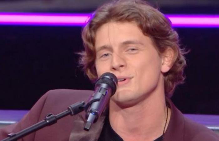 Ulysse presenta su canción “Fou” en el set de “Star Academy”