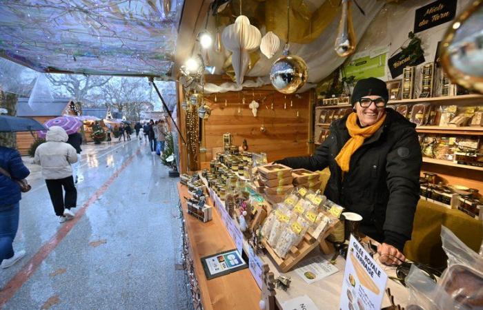 Albí. Un mercado navideño lluvioso pero feliz