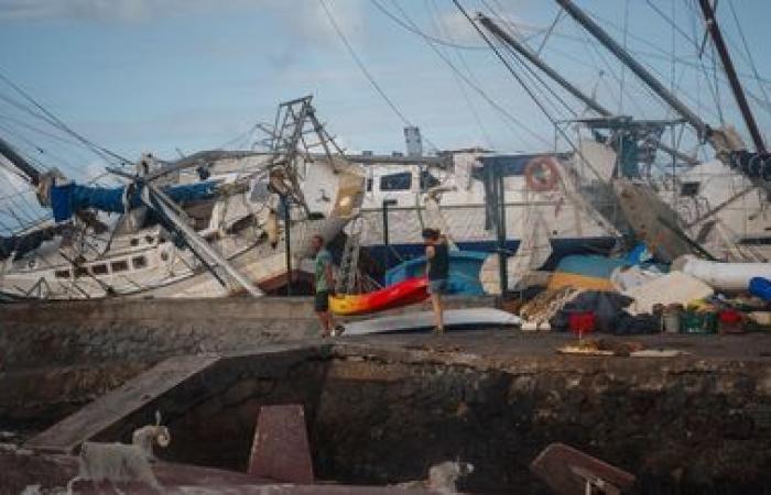 EN FOTOS. Limpieza, búsqueda de agua potable y alimentos… Tras el paso del ciclón Chido, los habitantes de Mayotte intentan sobrevivir