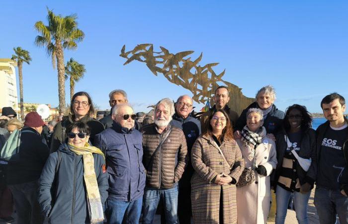 La “Ola de alarma”, inaugurada en Gruissan una estela en memoria de los migrantes desaparecidos en el mar