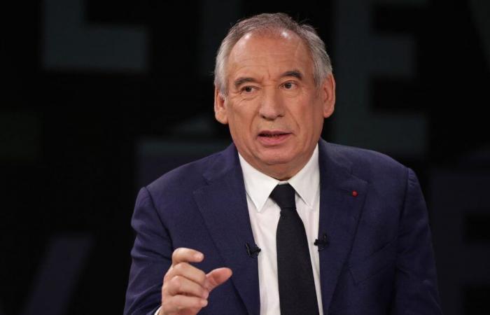 François Bayrou continúa sus consultas, el PS se acerca a la censura