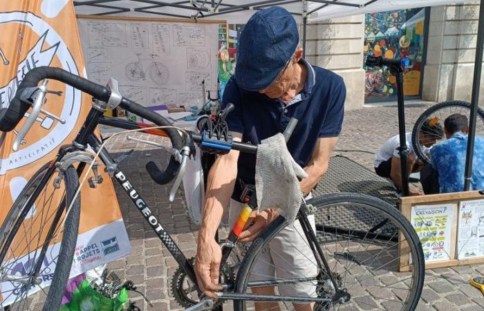 Cahors. Un concurso de fotografía sobre el tema del ciclismo.