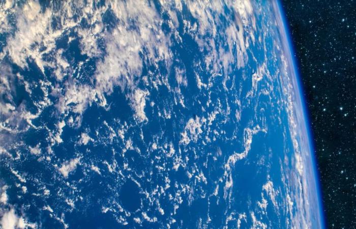 La NASA observa algo desconocido a 90 km de la Tierra, los científicos sospechan