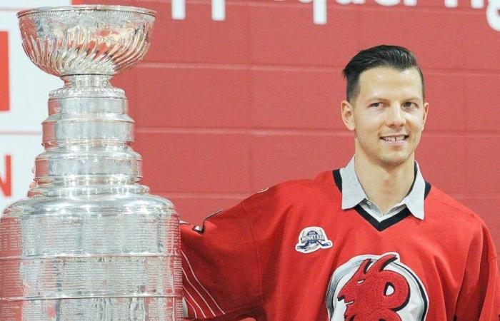 Alex Chiasson anuncia su retiro de la NHL: “Hice realidad el sueño de mi pequeño”