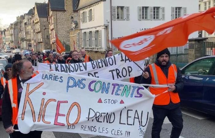 Los conductores de autobuses expresan su enfado en las calles de Vannes