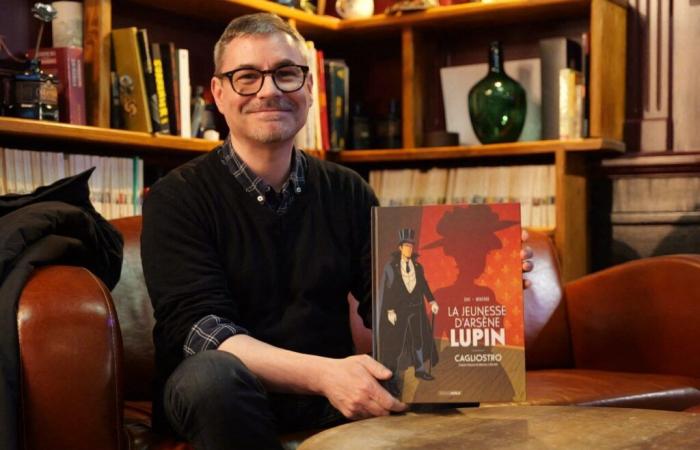 El diseñador de Arsène Lupin firma su cómic este domingo.