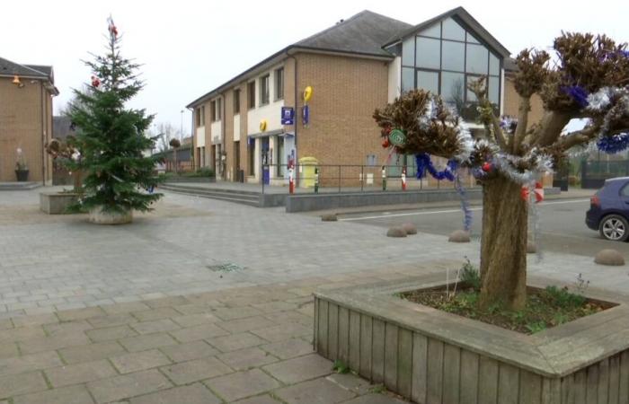 Perchas, telas… Una ciudad de Paso de Calais sustituye las luces navideñas por materiales reciclados