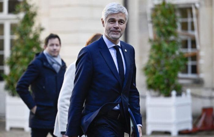 Laurent Wauquiez se negó a unirse al gobierno y espera garantías de François Bayrou para participar en LR