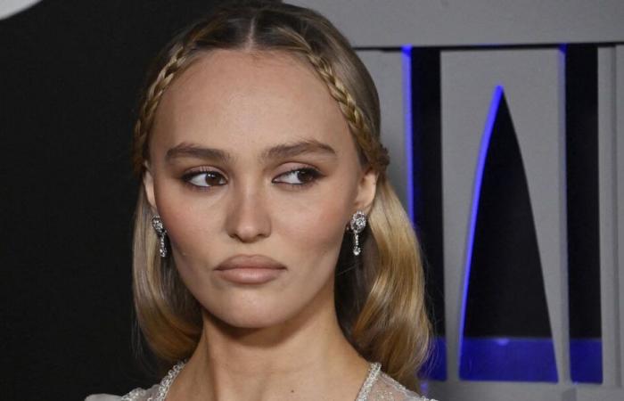 Lily Rose Depp en una relación, su novia víctima de críticas