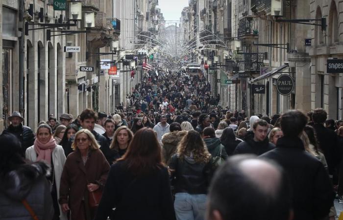 Una avalancha que al final fue bastante tranquila antes de Navidad en las calles de Burdeos.