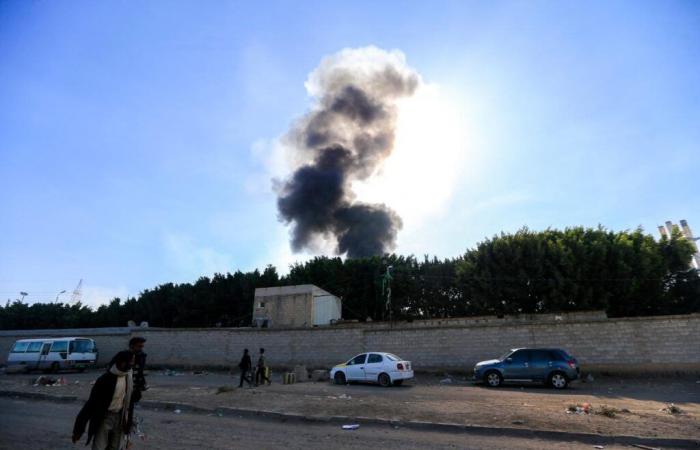 Explosiones en la capital Saná, en manos de los rebeldes.