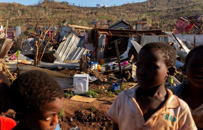 Mayotte espera ayuda adicional tras la salida de Emmanuel Macron; Se restablece parcialmente el suministro de agua corriente en Mamoudzou