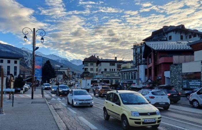 Tráfico. Continúan las dificultades en la A7 y la A43, así como en la carretera de la estación