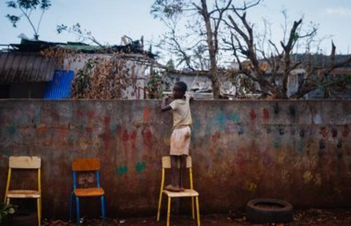 EN FOTOS. Limpieza, búsqueda de agua potable y alimentos… Tras el paso del ciclón Chido, los habitantes de Mayotte intentan sobrevivir