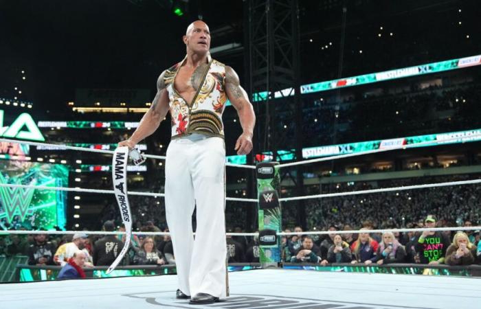 Lucha libre – WWE: ¡The Rock toma su teléfono para convencer a una estrella legendaria de que venga!