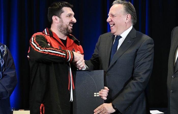 Kahnawake | François Legault y el chef Cody Diabo firman una declaración de respeto mutuo