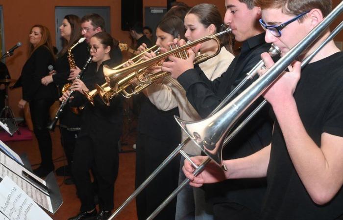 Jóvenes músicos amenizan los deseos de la Comunidad de Comunas