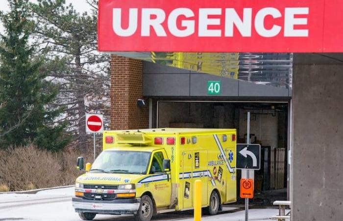 Dos horas de espera para los pacientes en ambulancias del Hôtel-Dieu