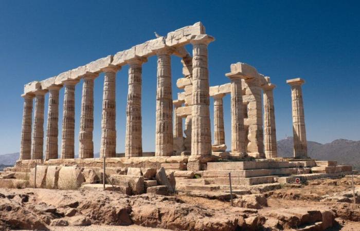 Los arqueólogos desenterraron recientemente los restos de un antiguo monumento griego.