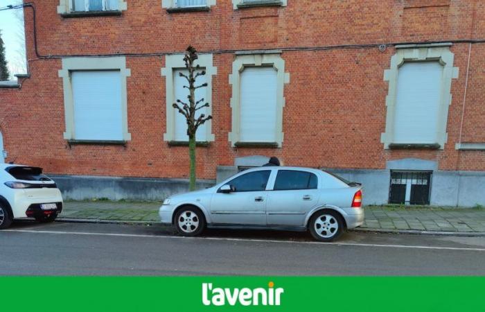 “Se niega a que nadie se le acerque”: José vive en su coche en Ixelles desde hace 20 años, su estado es preocupante