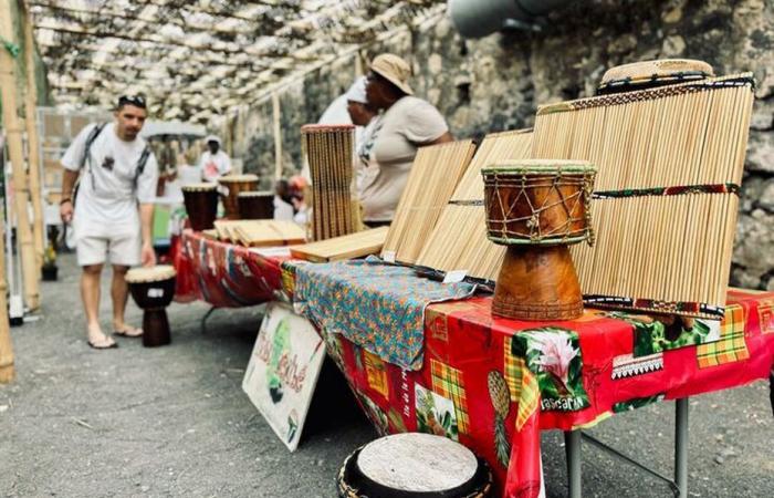 Un mercadillo navideño artesanal y solidario en pleno centro de la ciudad