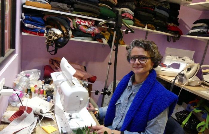 Ludivine, diseñadora de bolsos de tela, abre un negocio de artesanía local y de segunda mano en Gironda