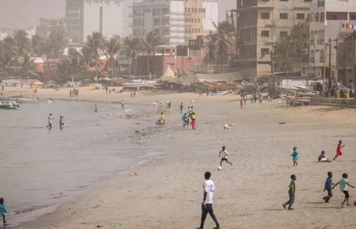 DAKAR SE ASFIXIA BAJO LA NUBE SAHARIANA