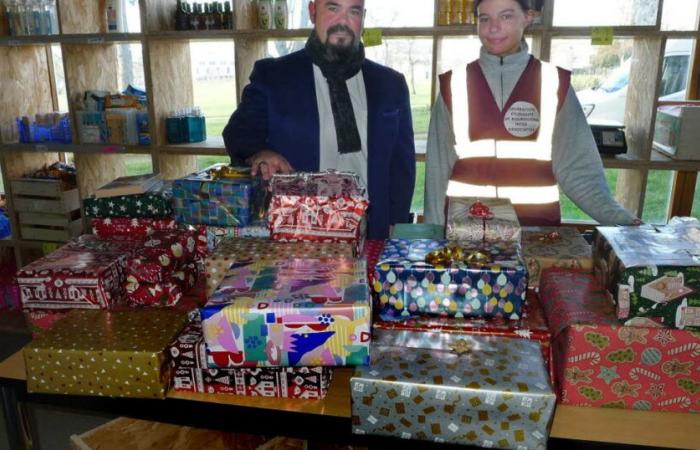 Campus de Dijon. Un Papá Noel inesperado trae 25 cajas para estudiantes pobres