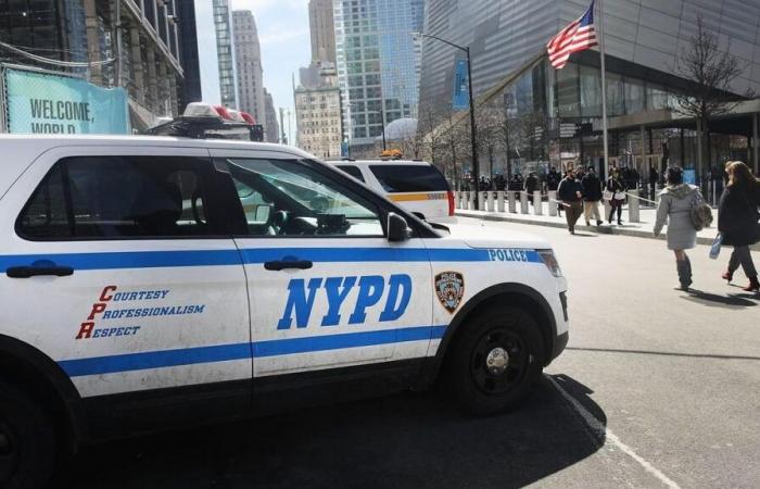 Renuncia jefe de policía de Nueva York: supuestamente pidió favores sexuales a cambio de horas extras