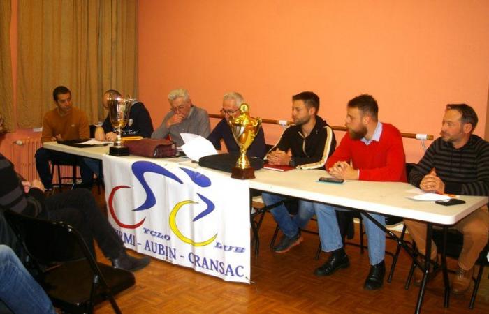 Aubin. Asamblea general de la organización ciclista CCFAC: un club que rueda