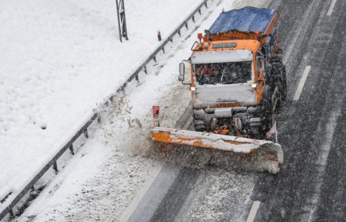 La nieve perturba el tráfico rodado en los Alpes